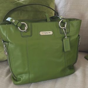 AUTHENTIC COACH GALLERY LEATHER ZIPPER TOTE G1295-F19456 - Green